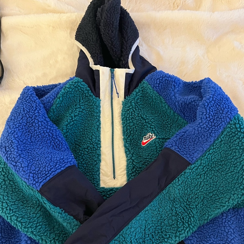 Men’s Nike Sherpa Size Large